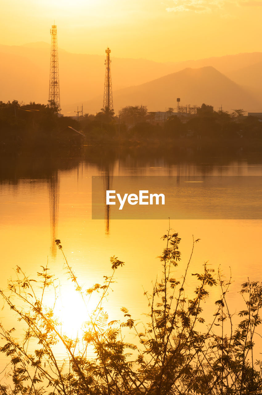 SCENIC VIEW OF LAKE AT SUNSET