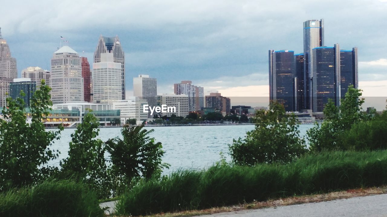 VIEW OF CITYSCAPE AGAINST CLOUDY SKY