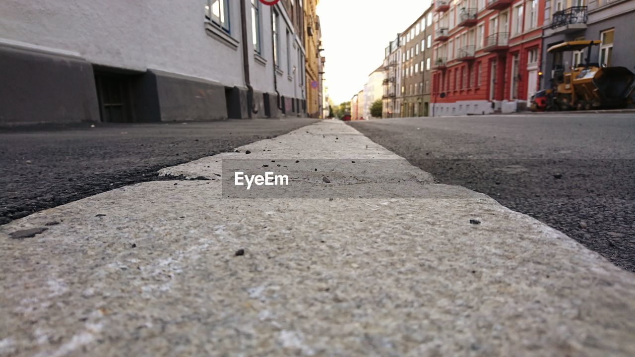 SURFACE LEVEL OF ROAD IN CITY