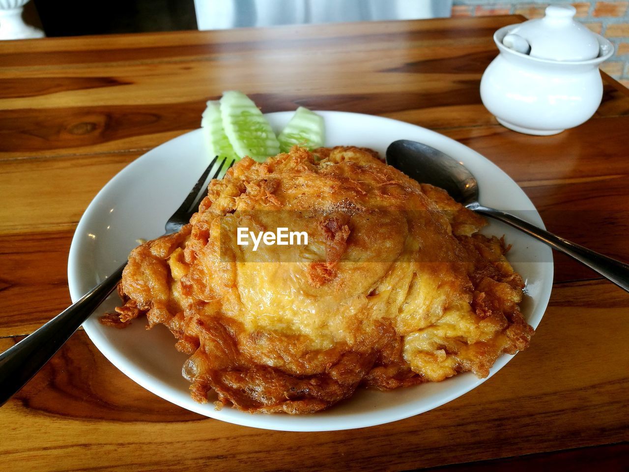 HIGH ANGLE VIEW OF FOOD IN PLATE