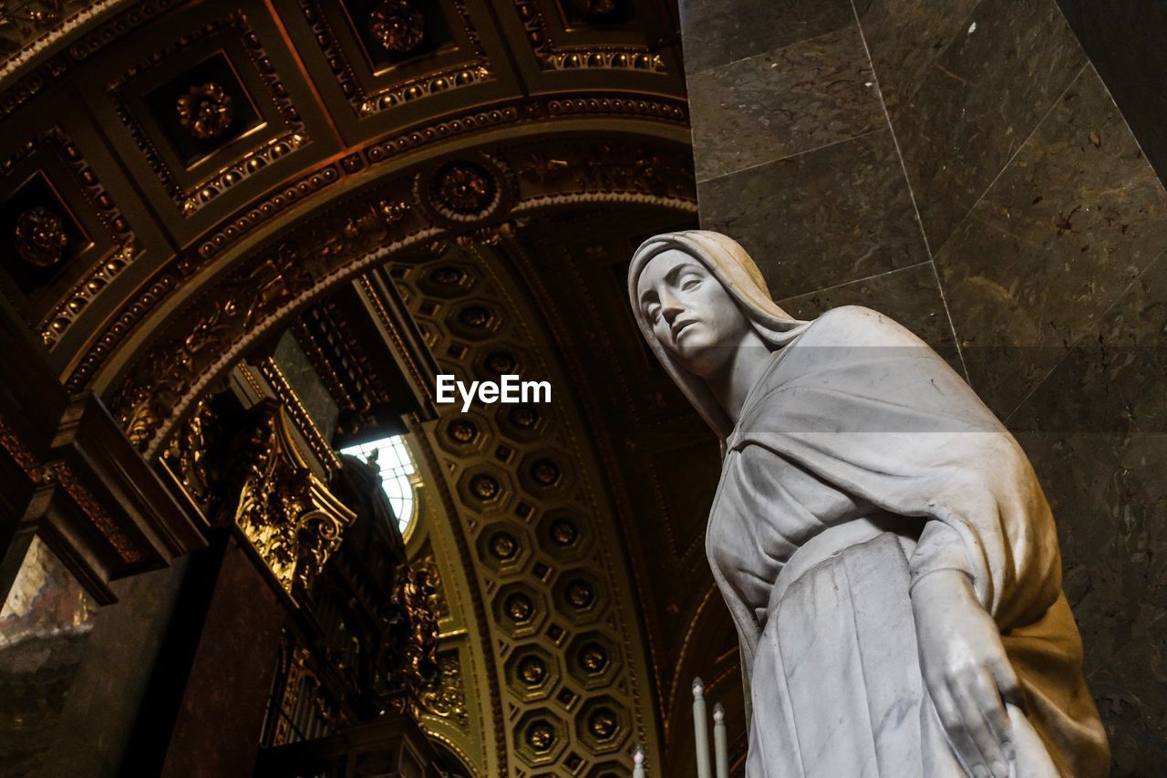 LOW ANGLE VIEW OF STATUE OF CATHEDRAL