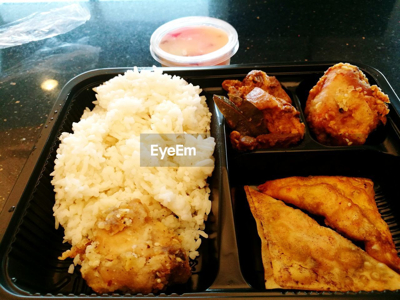 CLOSE-UP OF FOOD IN CONTAINER