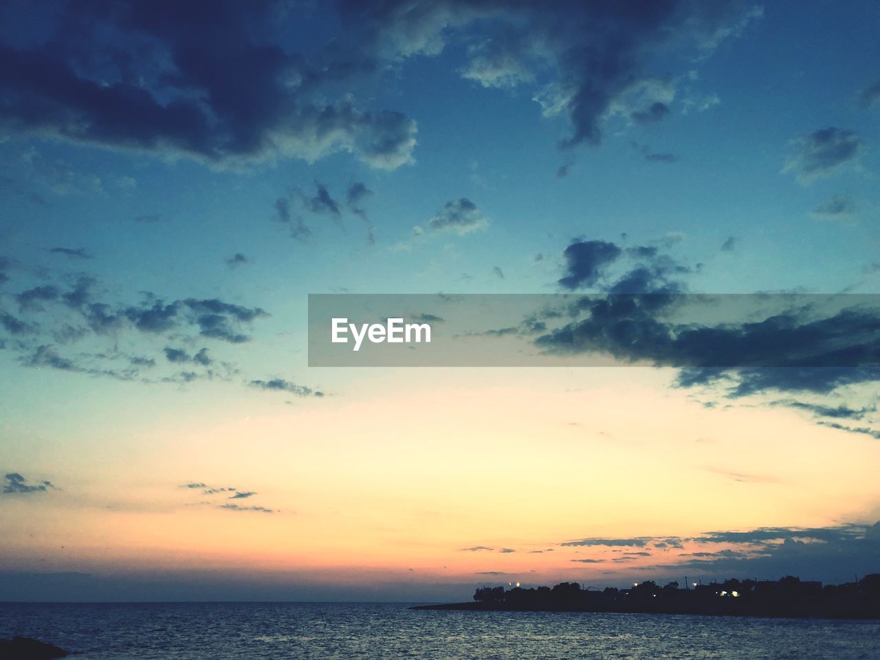 SCENIC VIEW OF SEA AT SUNSET