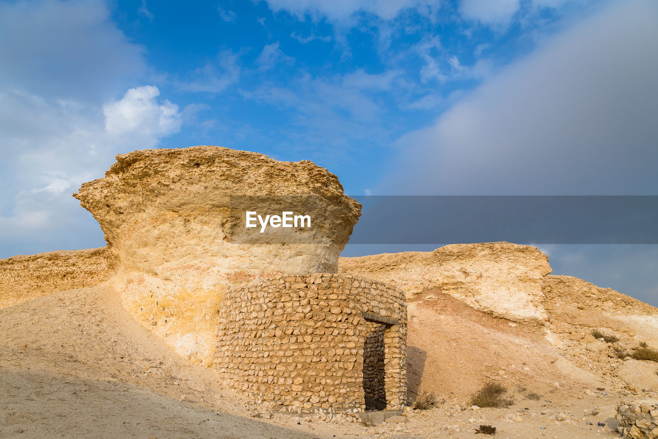 LOW ANGLE VIEW OF OLD RUINS ON SAND