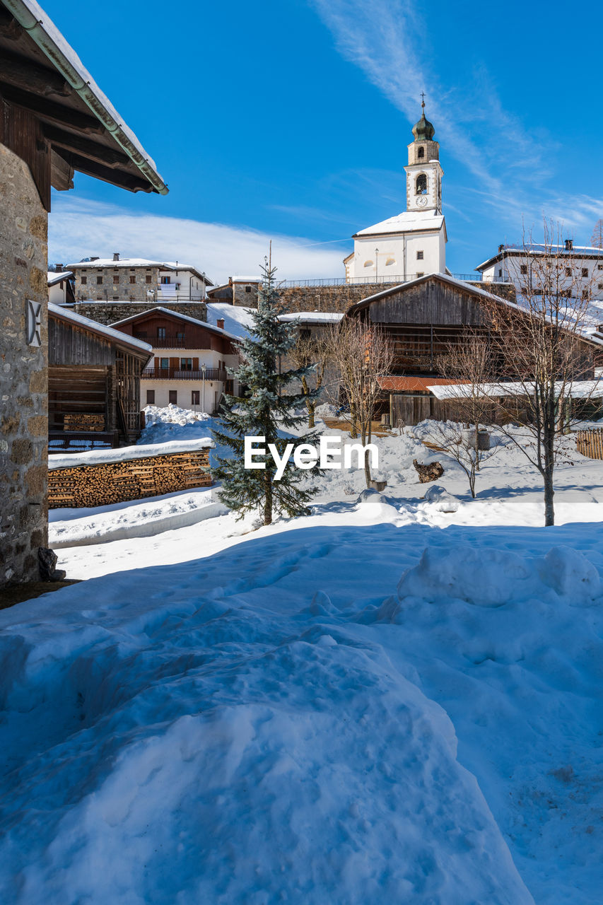 Historic village of sauris di sotto in the snow. winter dream. italy