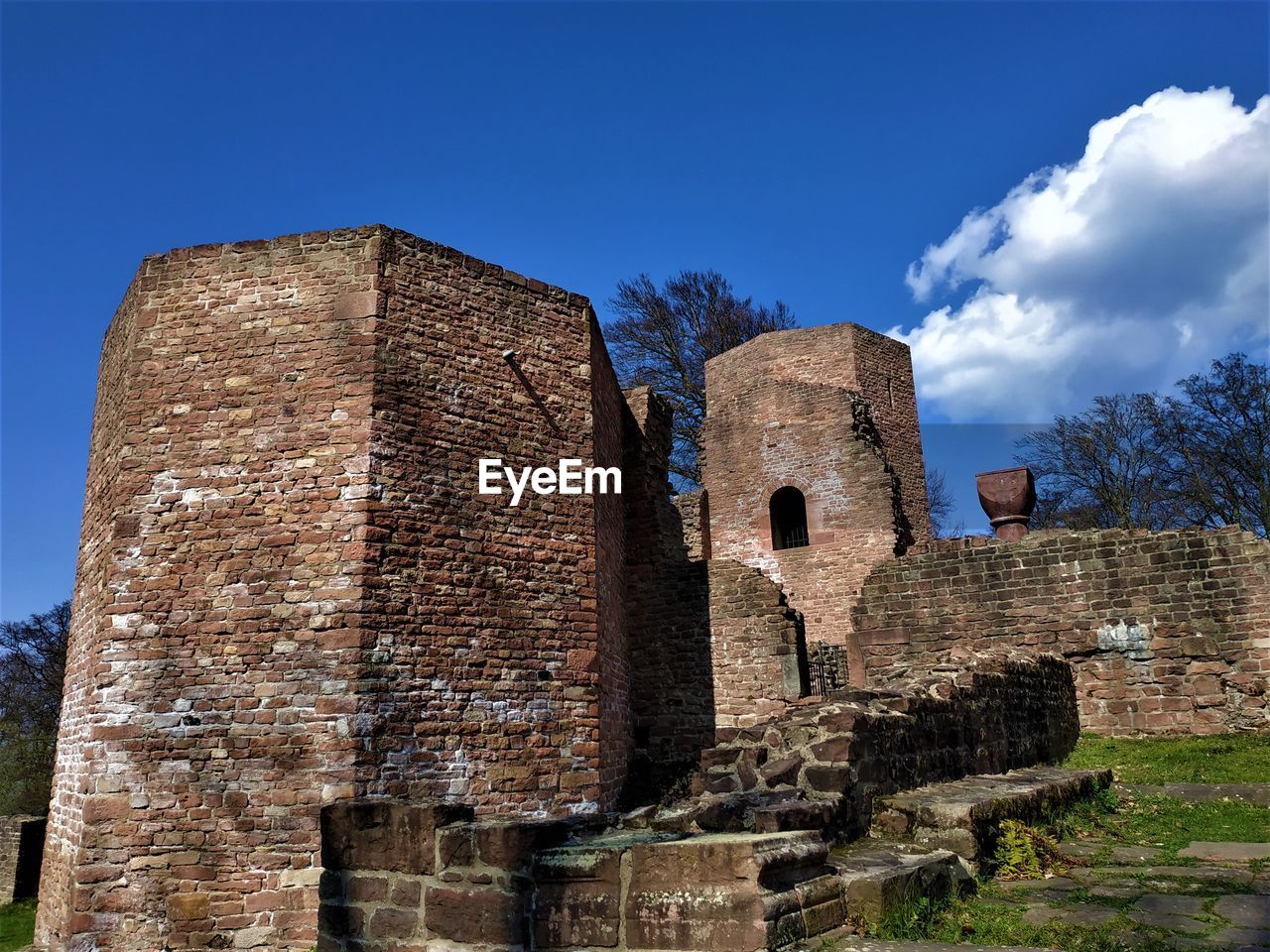 LOW ANGLE VIEW OF OLD RUIN BUILDING