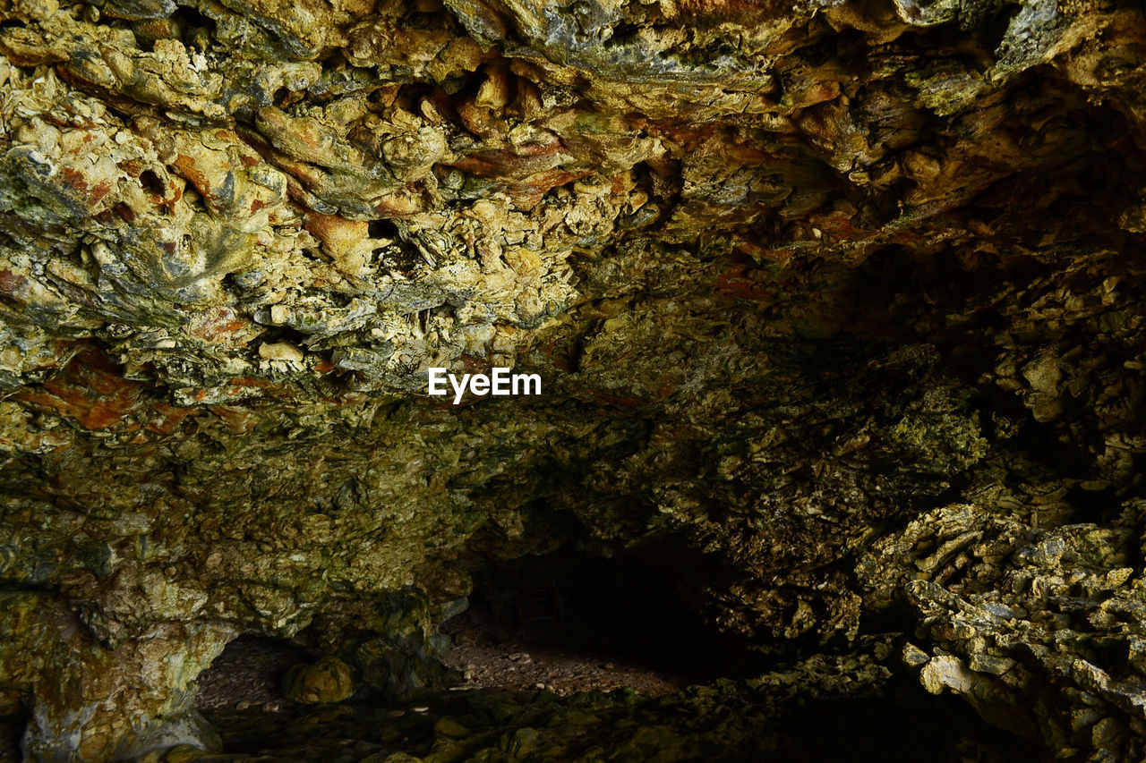 CLOSE-UP OF ROCK FORMATION