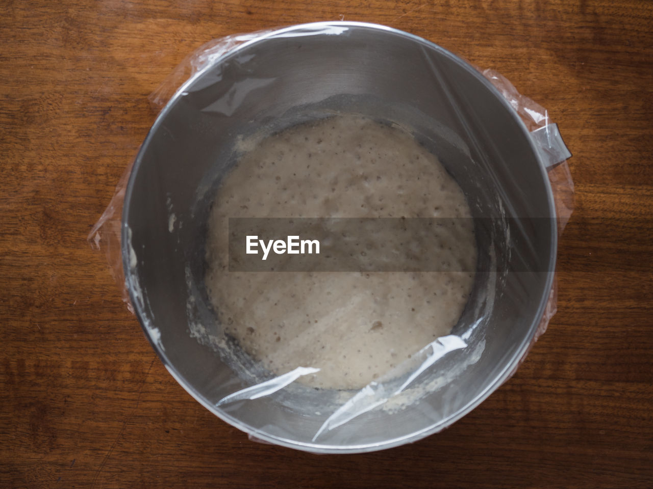 HIGH ANGLE VIEW OF BREAD IN BOWL