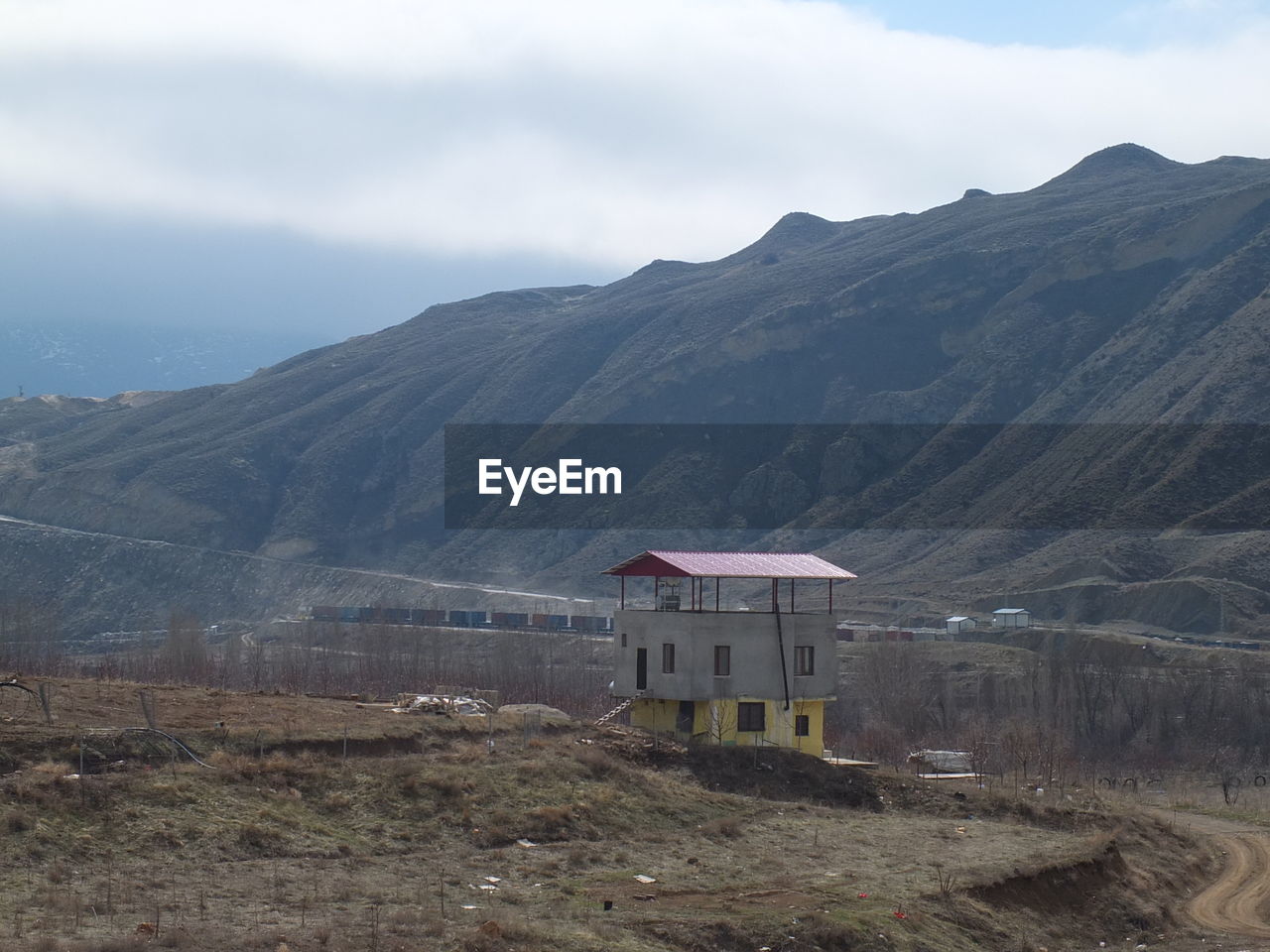 BUILT STRUCTURE ON LANDSCAPE AGAINST SKY