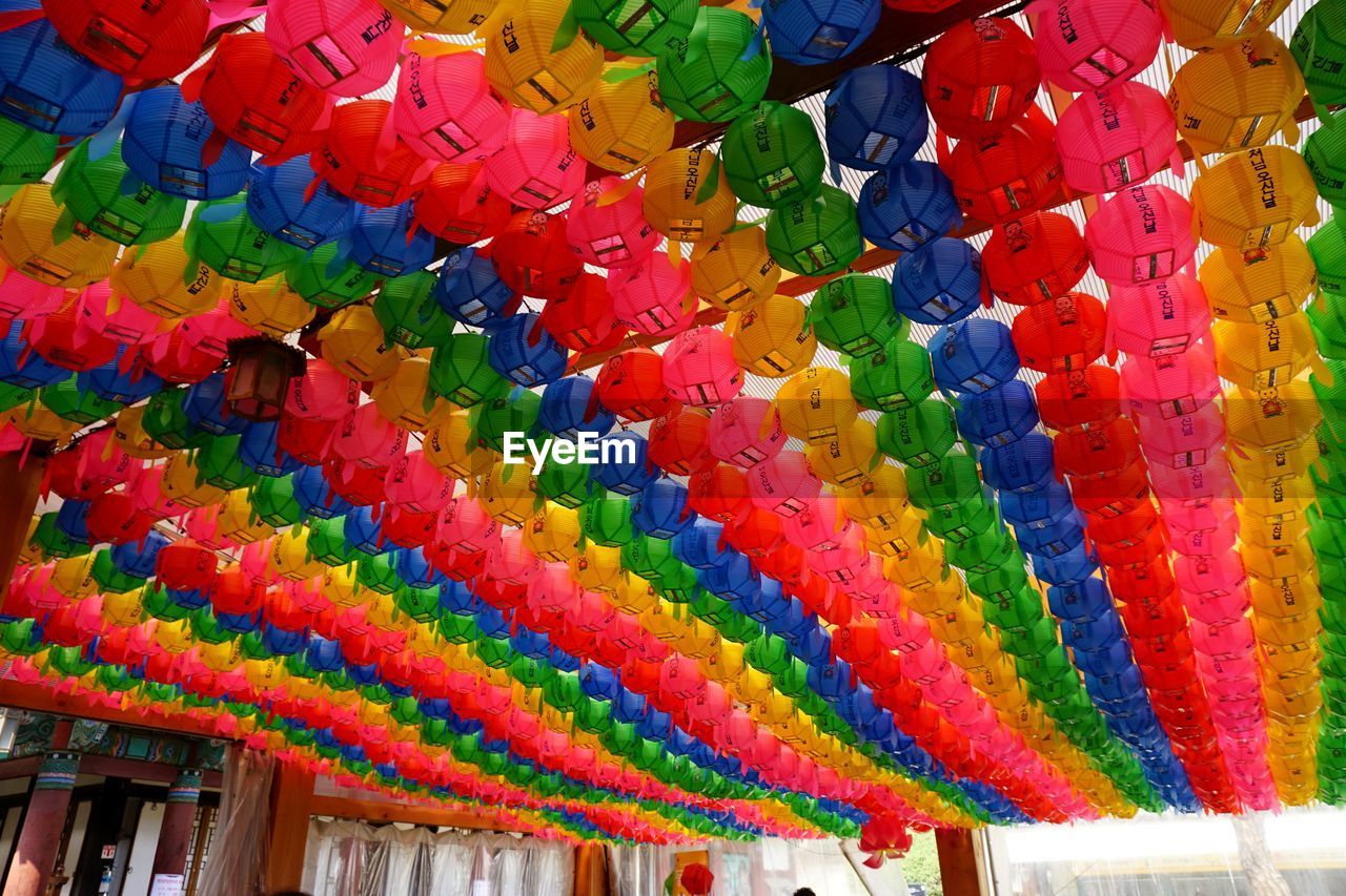 FULL FRAME SHOT OF MULTI COLORED DECORATIONS HANGING IN SHOP