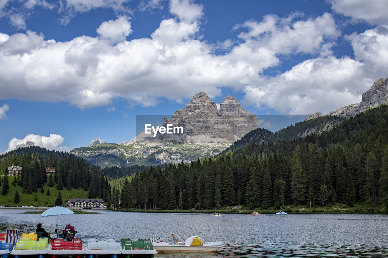 Panoramic view of lake and mountains against sky