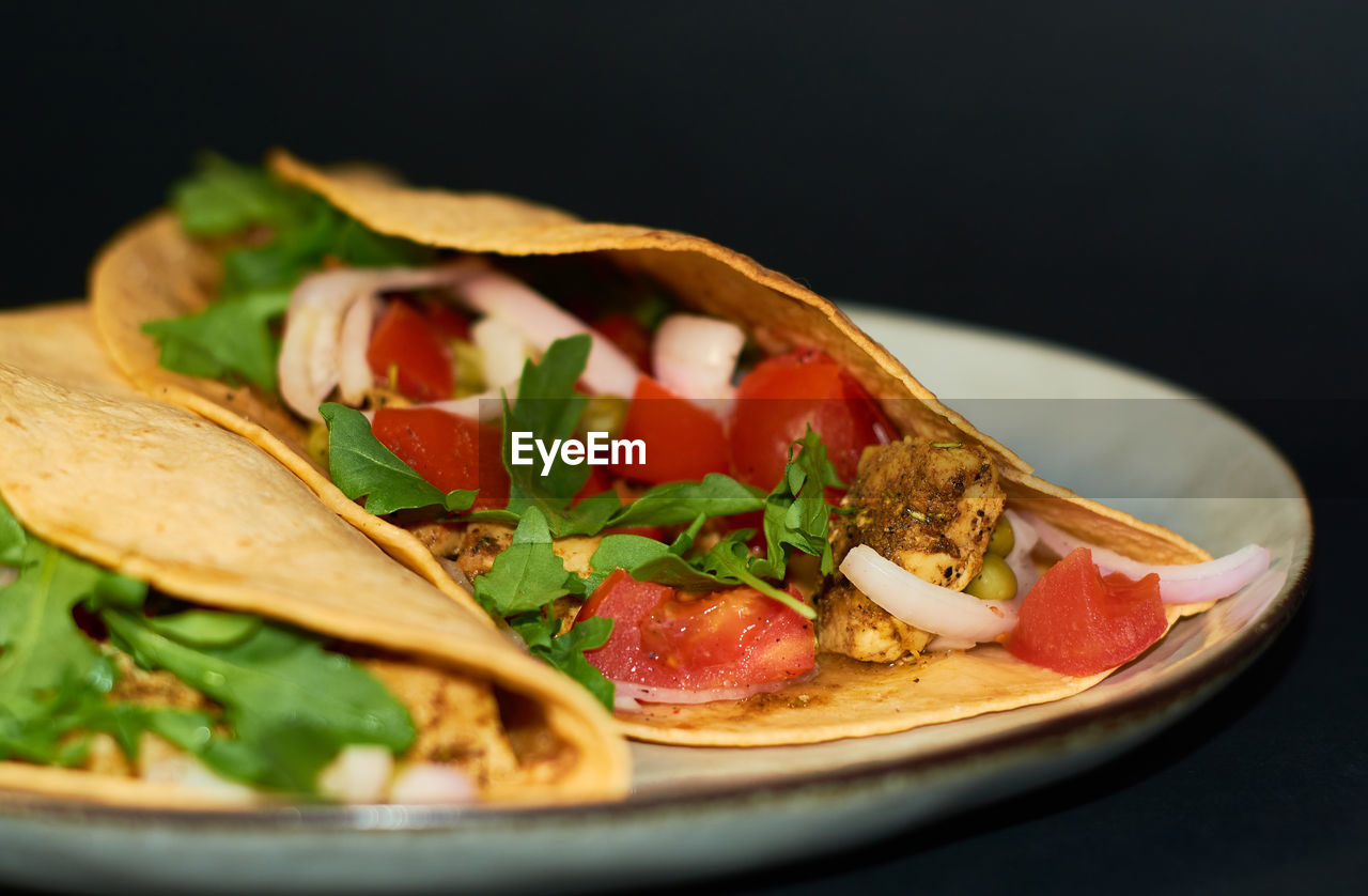 CLOSE-UP OF FOOD IN PLATE