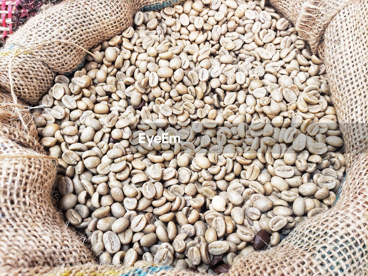 FULL FRAME SHOT OF BREAD IN CONTAINER