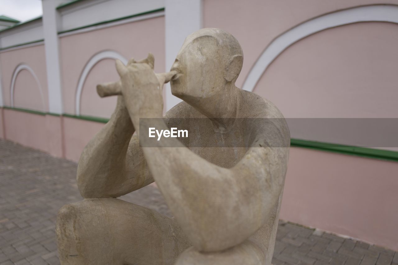 CLOSE-UP OF ANGEL STATUE