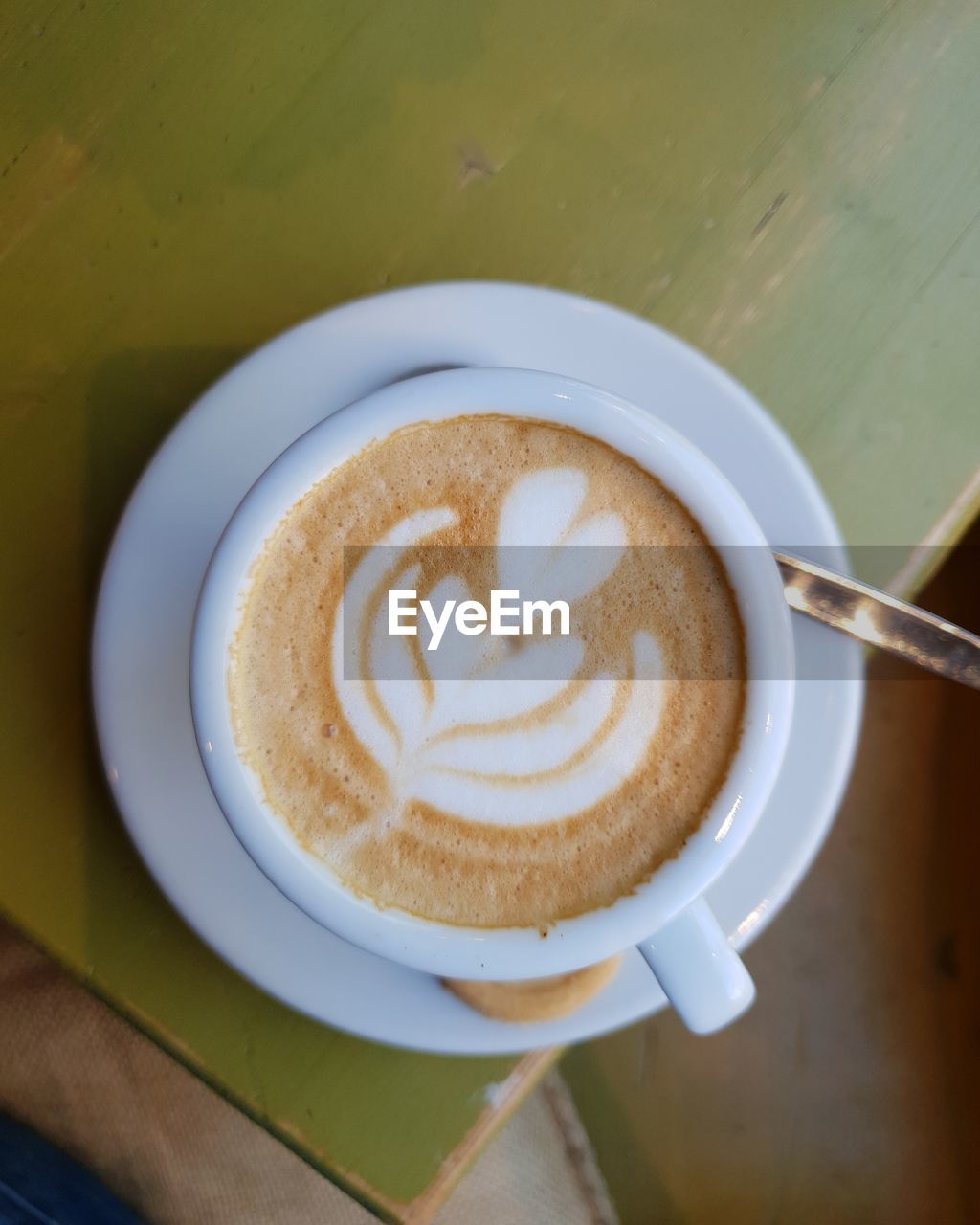 HIGH ANGLE VIEW OF CAPPUCCINO COFFEE ON TABLE