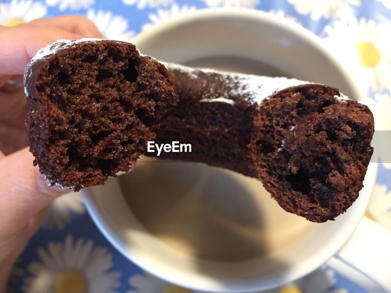 CLOSE-UP OF HAND HOLDING CHOCOLATE COFFEE