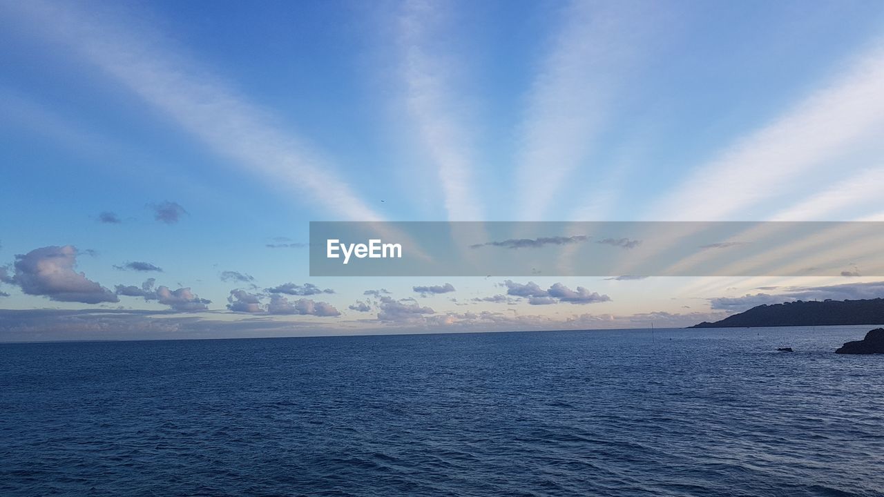 PANORAMIC VIEW OF SEA AGAINST SKY