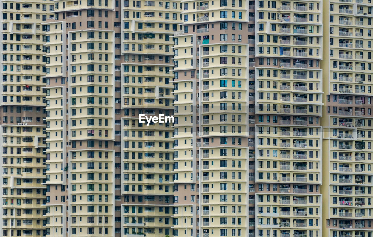 FULL FRAME SHOT OF BUILDING WITH CITY