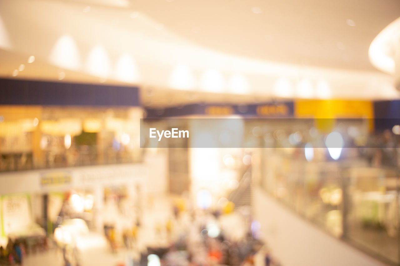 DEFOCUSED IMAGE OF ILLUMINATED LIGHTS AT NIGHT