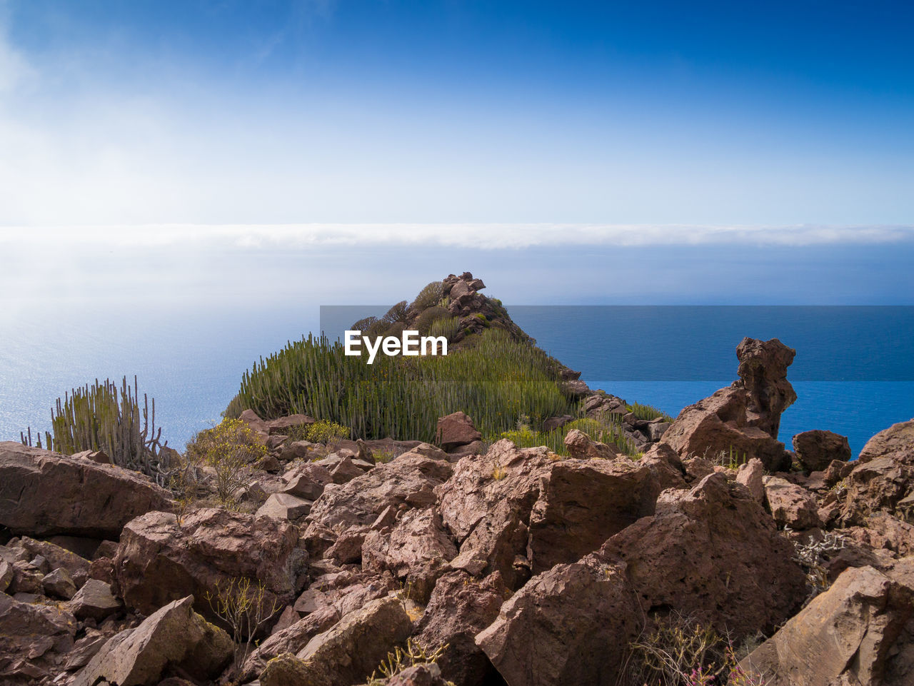 SCENIC VIEW OF ROCK FORMATION IN SEA AGAINST SKY