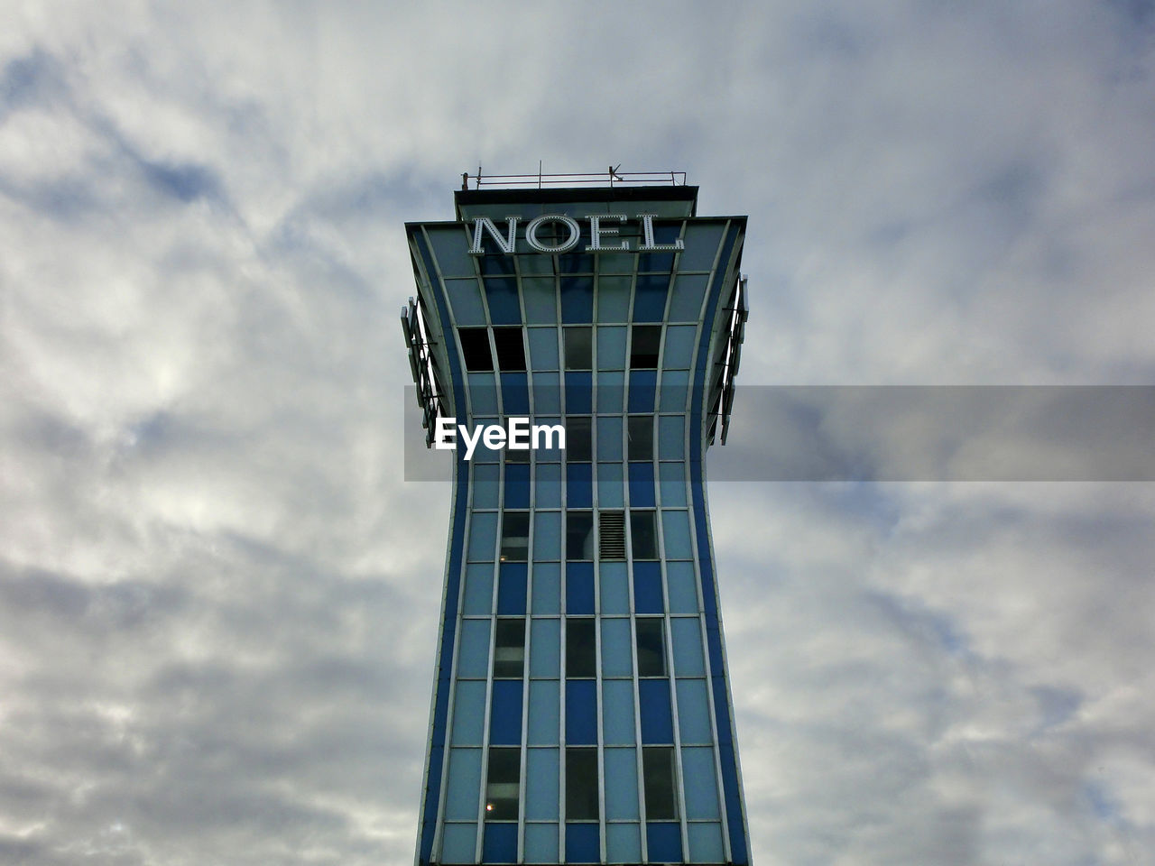 LOW ANGLE VIEW OF OFFICE BUILDING AGAINST SKY