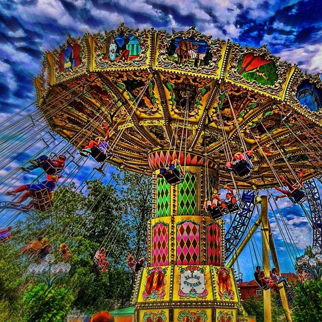 LOW ANGLE VIEW OF FERRIS WHEEL AGAINST SKY