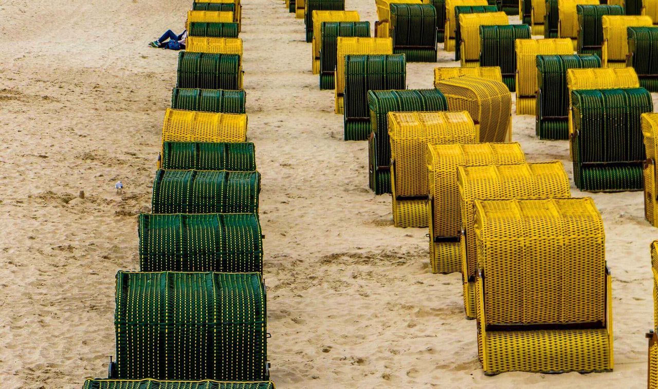 Yellow and green beachbaskets