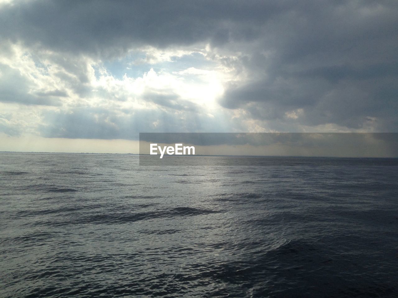 VIEW OF SEASCAPE AGAINST CLOUDY SKY