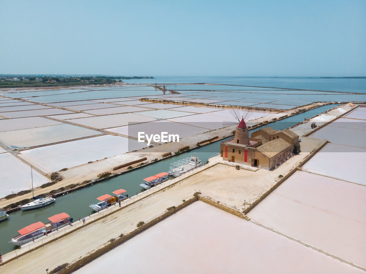 HIGH ANGLE VIEW OF SWIMMING POOL BY SEA AGAINST SKY