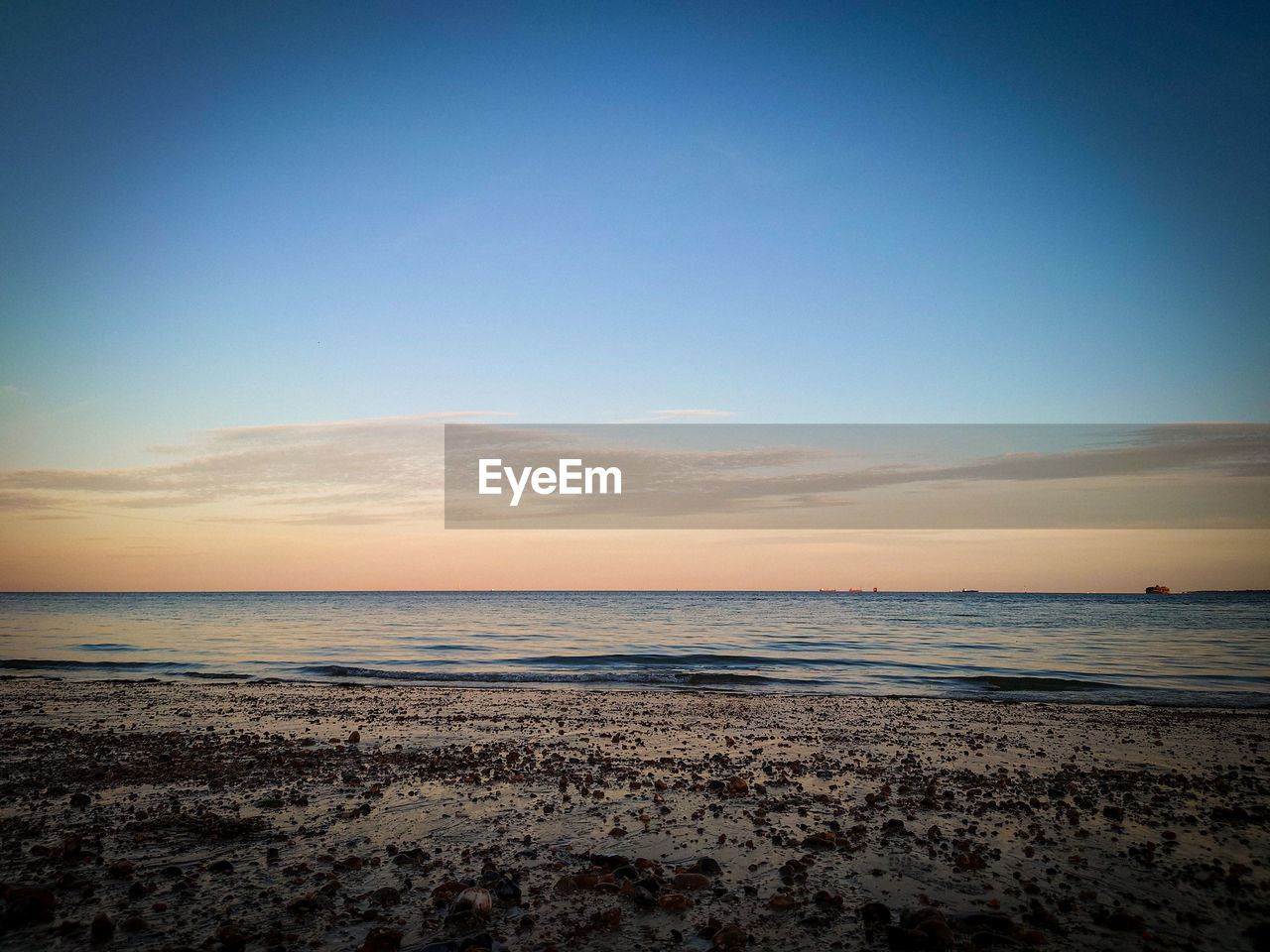 SCENIC VIEW OF SEA AGAINST SUNSET SKY