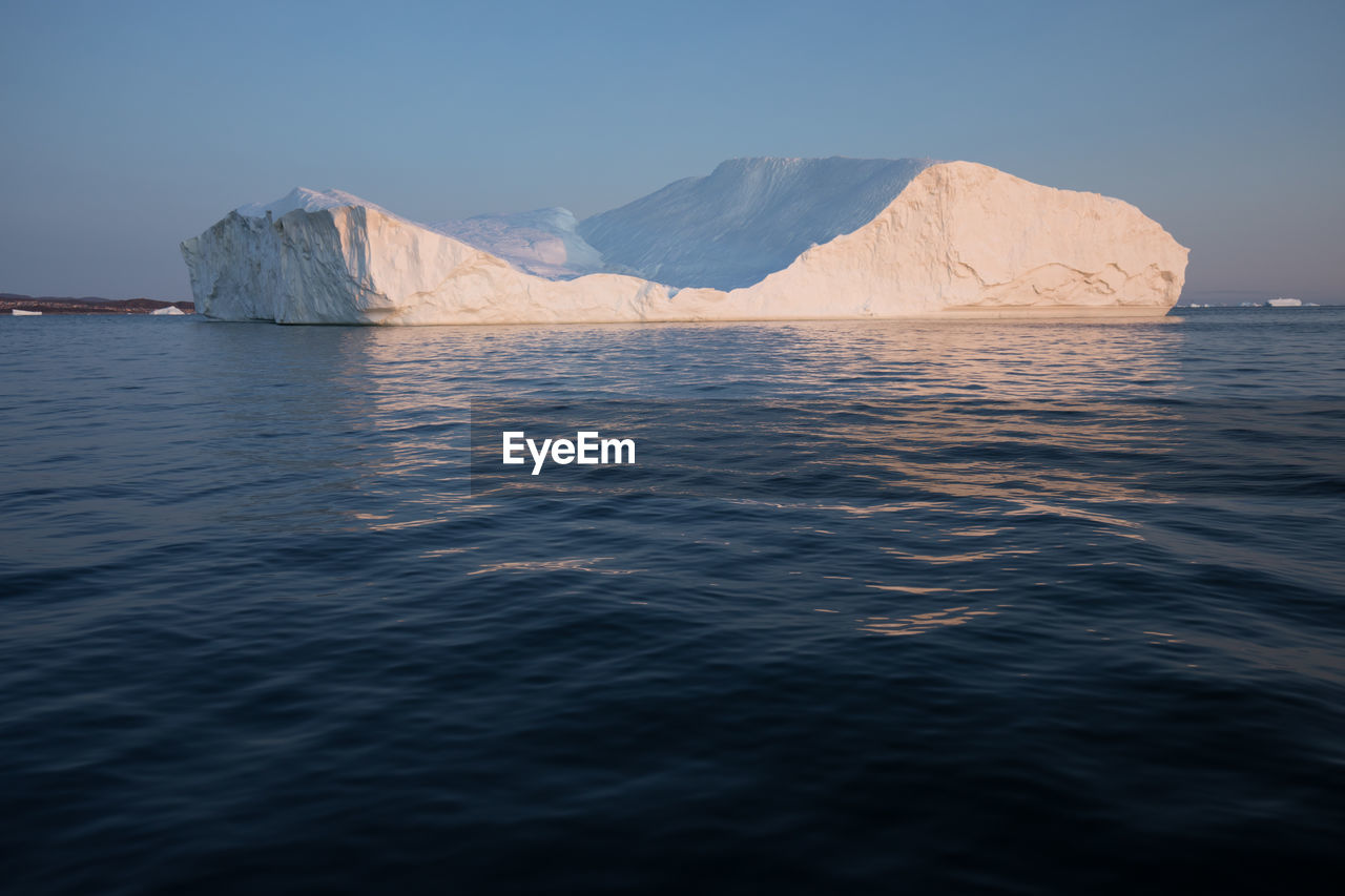 SCENIC VIEW OF SEA AND MOUNTAIN AGAINST CLEAR SKY