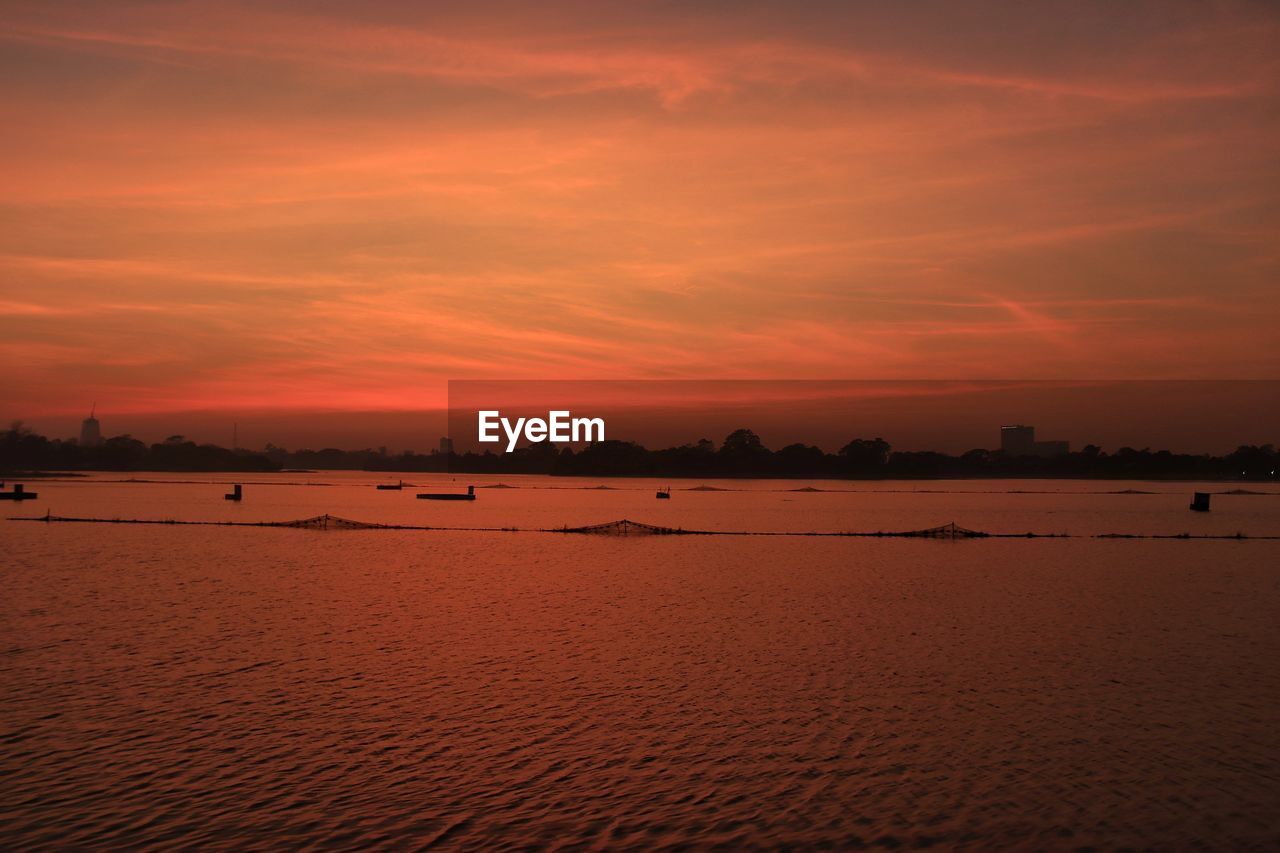 SCENIC VIEW OF SEA AGAINST ORANGE SKY