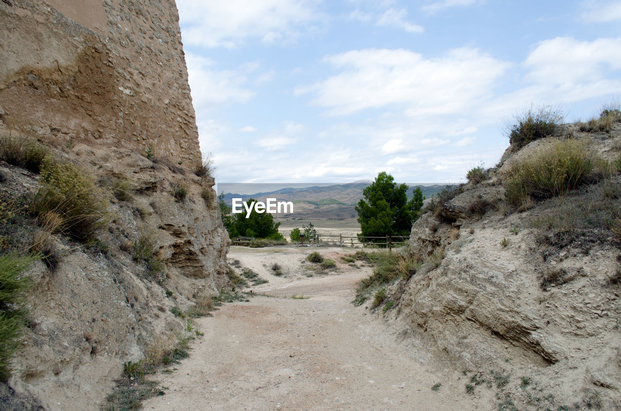 SCENIC VIEW OF DESERT AGAINST SKY