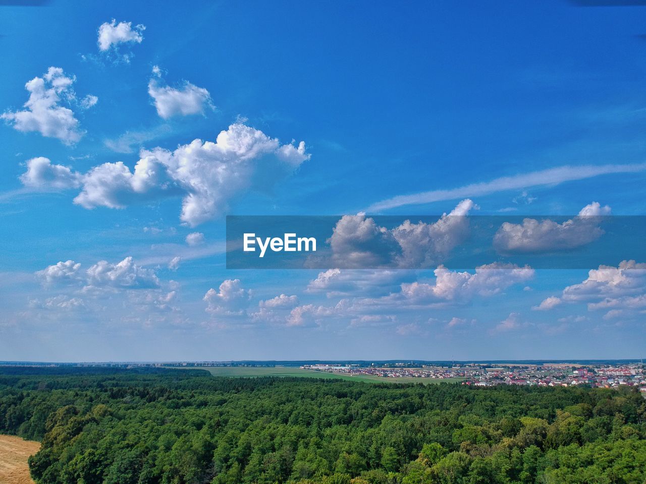 IDYLLIC SHOT OF LANDSCAPE AGAINST SKY