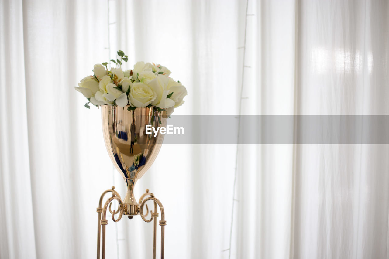 CLOSE-UP OF FLOWER BOUQUET HANGING AGAINST WALL