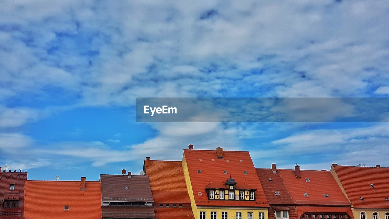 HIGH SECTION OF BUILDINGS AGAINST SKY
