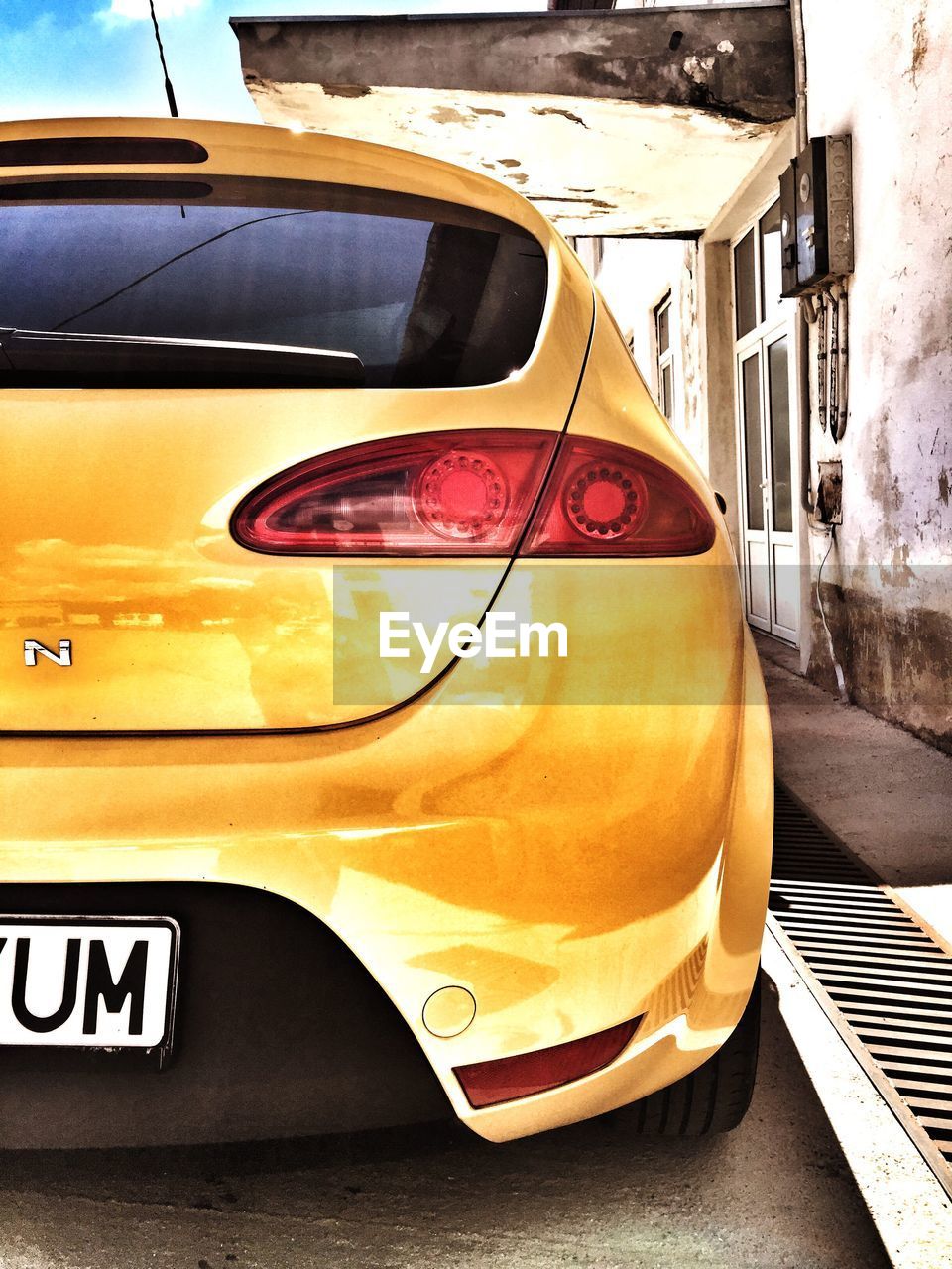 CLOSE-UP OF YELLOW CAR