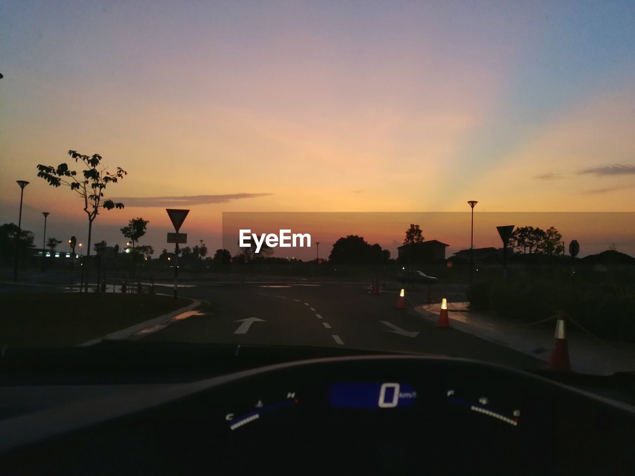 ROAD SEEN THROUGH CAR WINDSHIELD