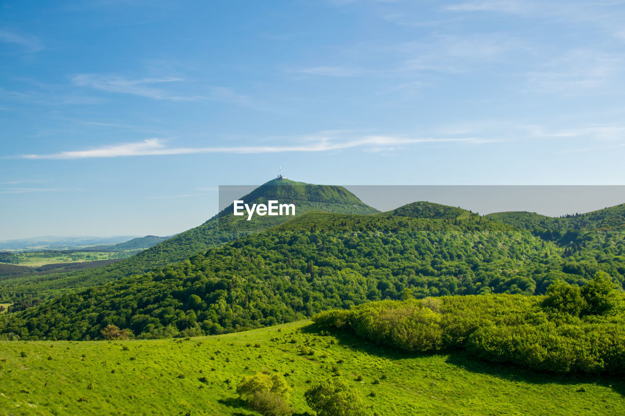 View from the puy-des-goules volcano hiking trail