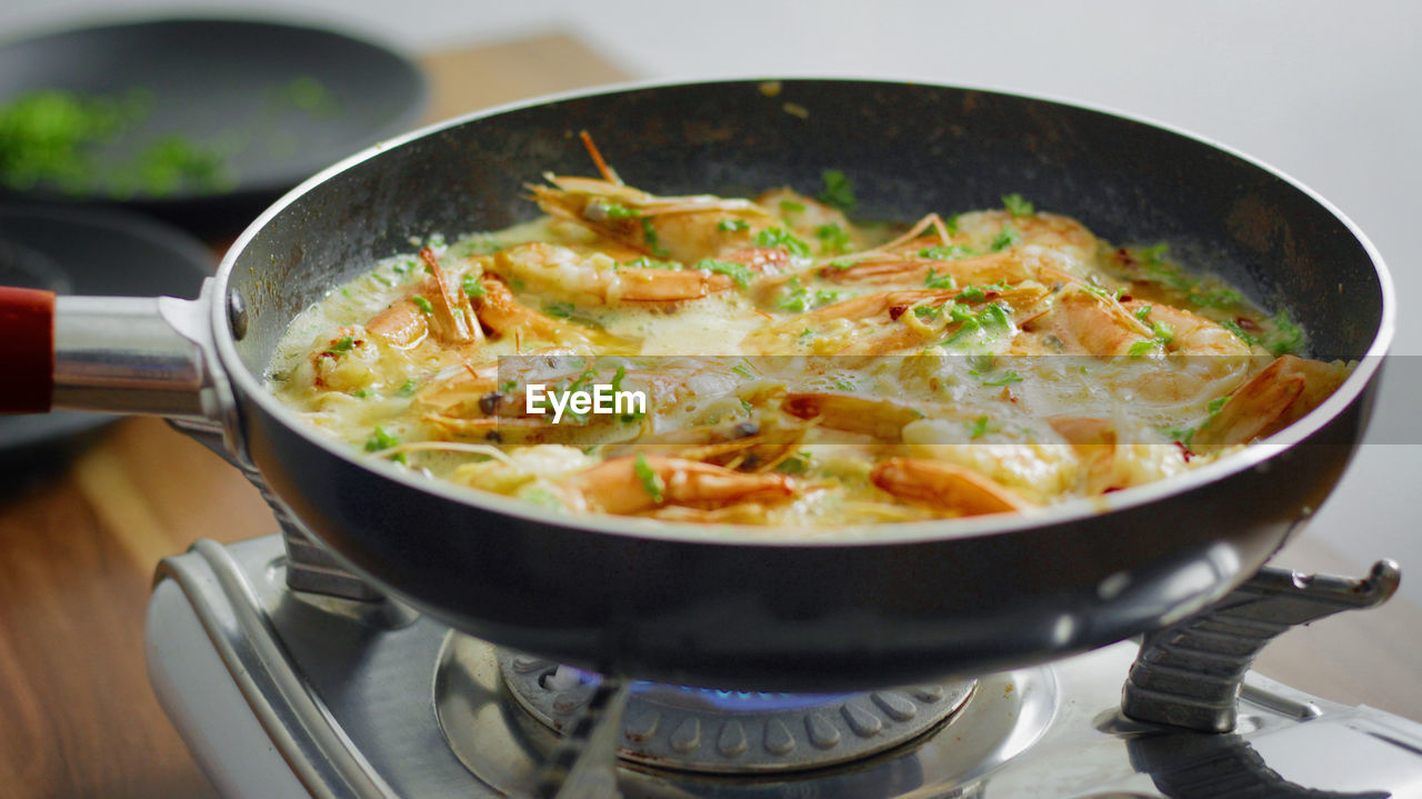 CLOSE-UP OF PASTA IN BOWL