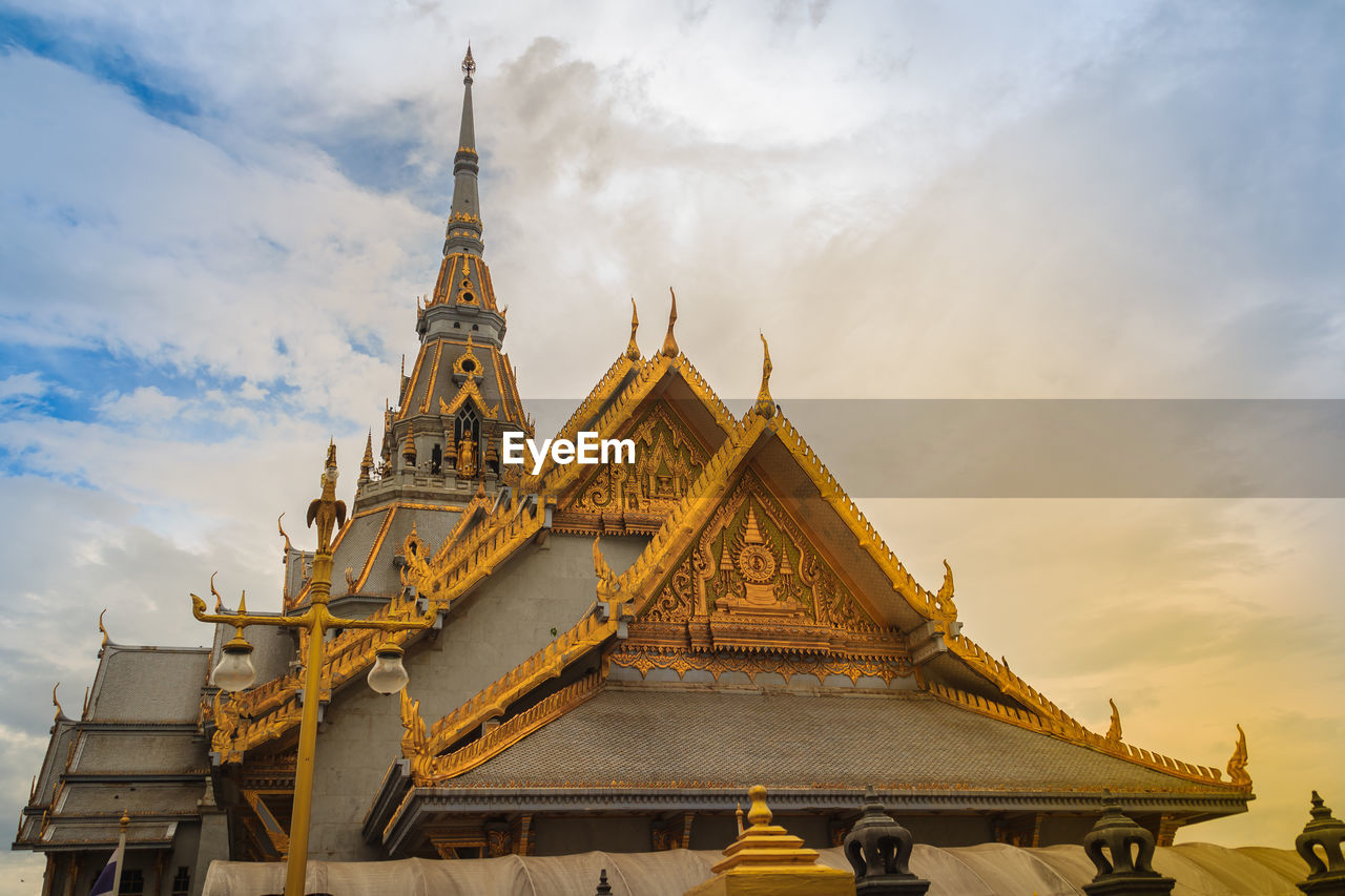 LOW ANGLE VIEW OF TEMPLE BUILDING