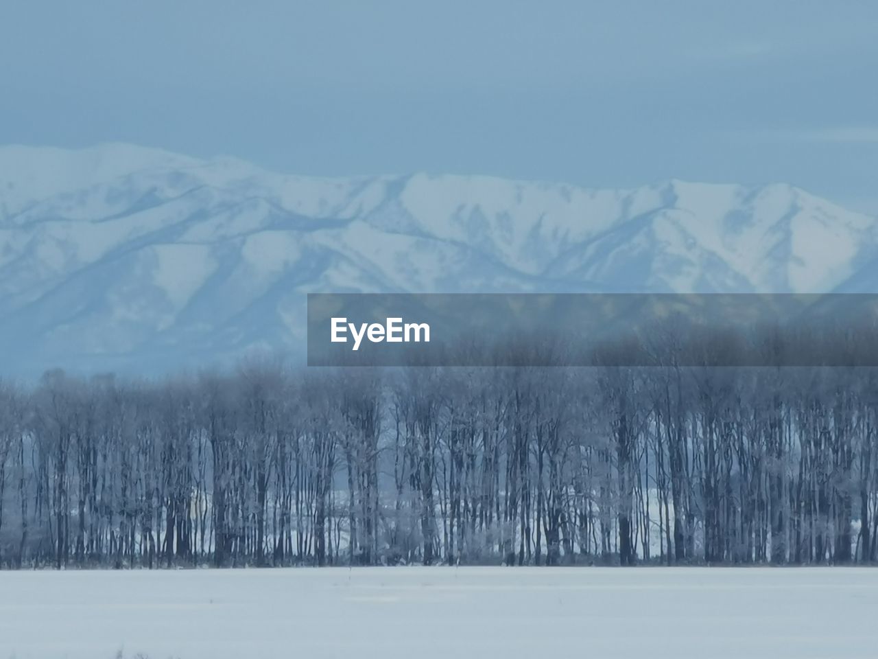 SCENIC VIEW OF SNOWCAPPED MOUNTAIN AGAINST SKY