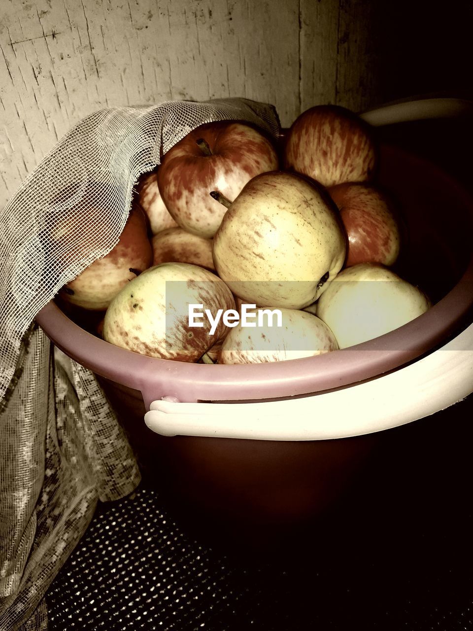 CLOSE-UP OF FOOD IN BOWL