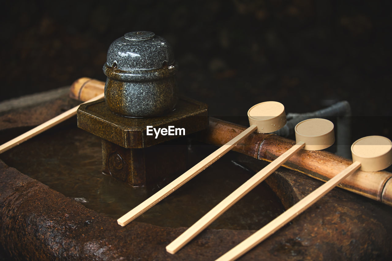 HIGH ANGLE VIEW OF VARIOUS TEA ON TABLE