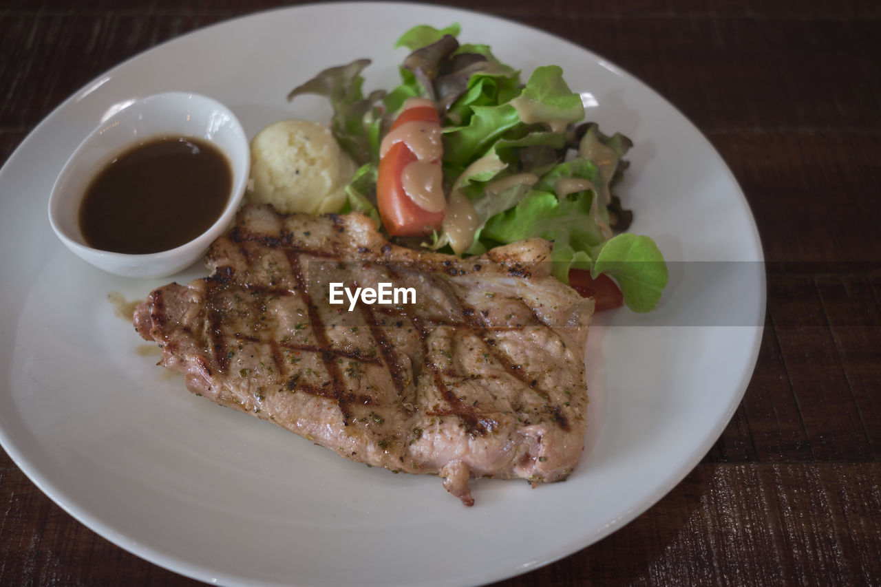 HIGH ANGLE VIEW OF MEAL ON TABLE