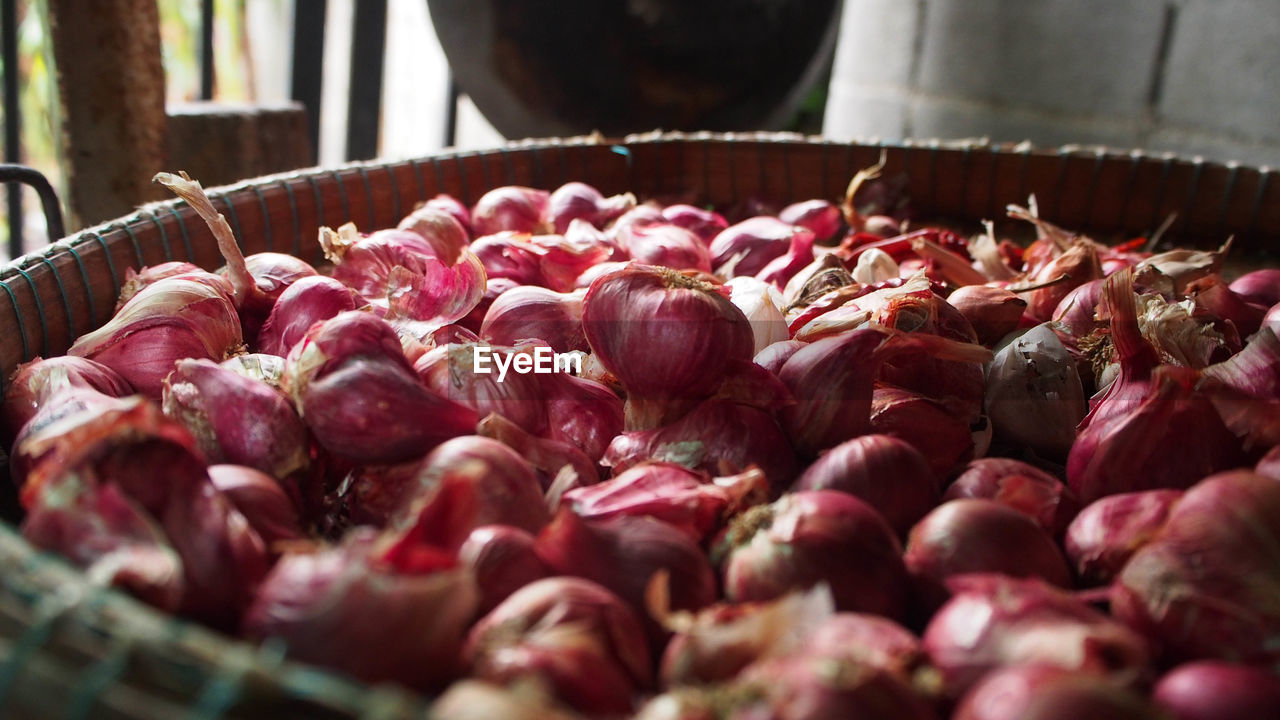 food and drink, food, freshness, healthy eating, vegetable, produce, wellbeing, abundance, large group of objects, no people, selective focus, plant, close-up, red, onion, container, day, fruit, organic, red onion, market, agriculture, basket, still life, shallot, outdoors, flower