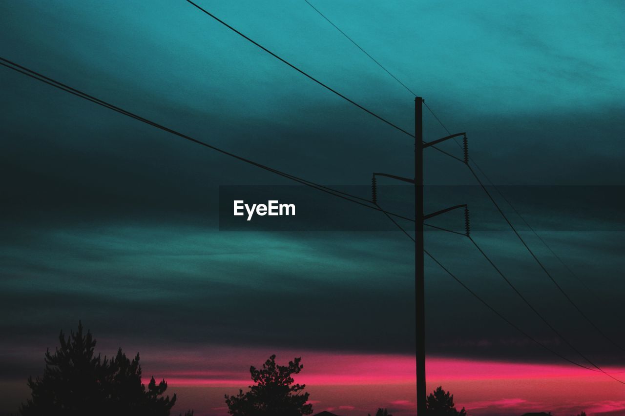 SILHOUETTE OF ELECTRICITY PYLON AGAINST CLOUDY SKY