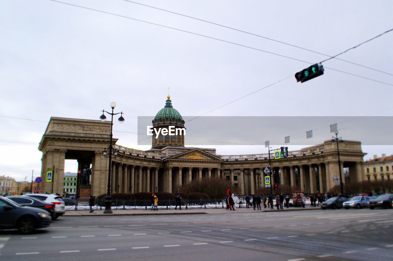 VIEW OF STREET WITH BUILDINGS IN CITY