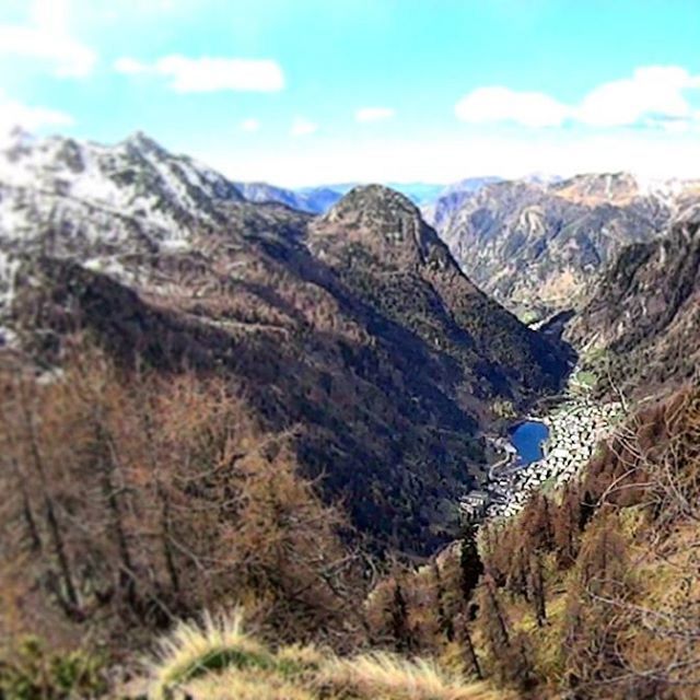 SCENIC VIEW OF ROCKY MOUNTAINS