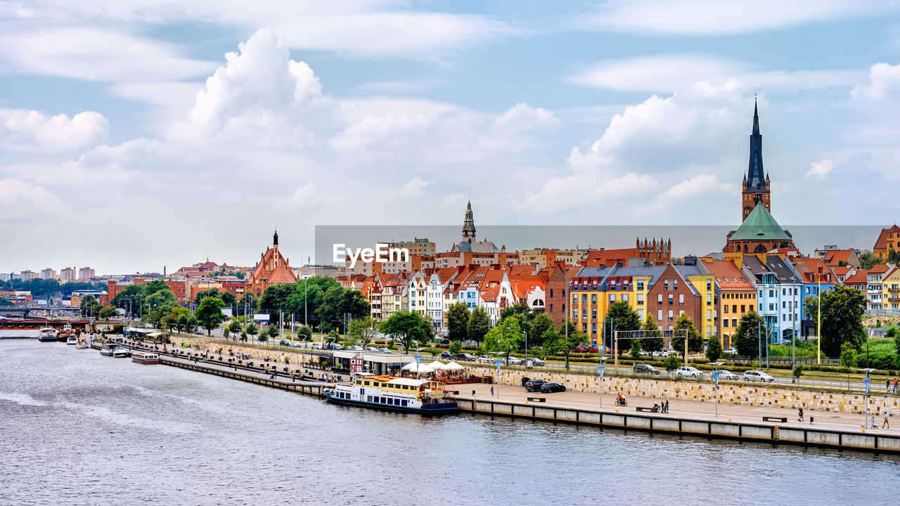 PANORAMIC VIEW OF BUILDINGS AGAINST SKY